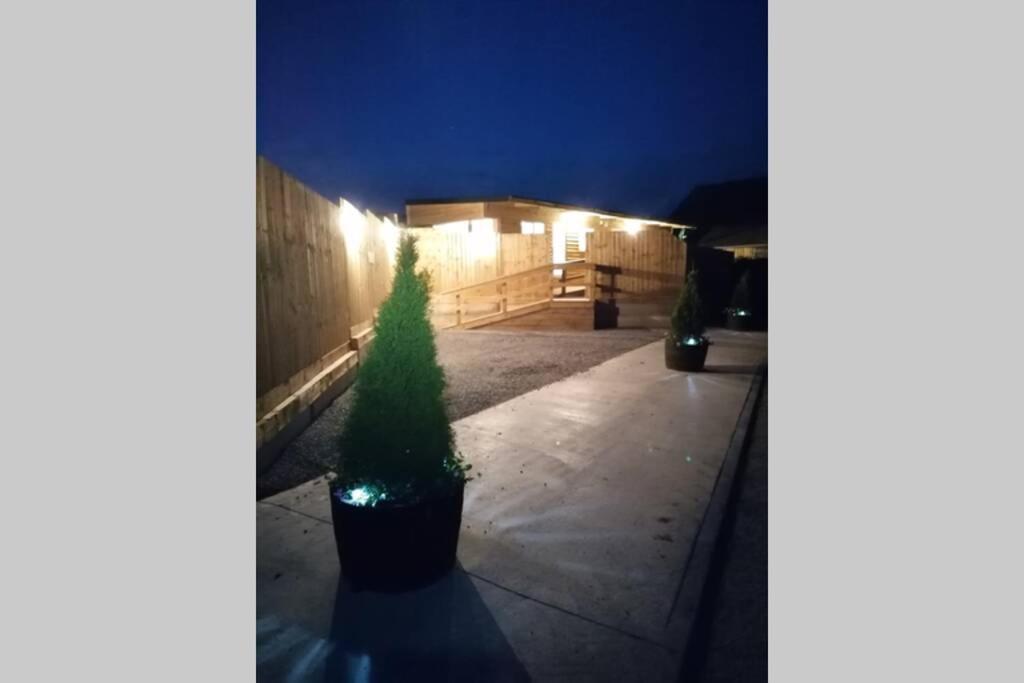 Featheredge Corner Lodge ウェルズ エクステリア 写真
